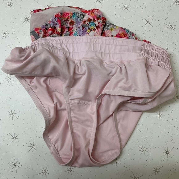 Lululemon Hotty Hot Short Size 8 Floral Pink Liner Free - Picture 6 of 10